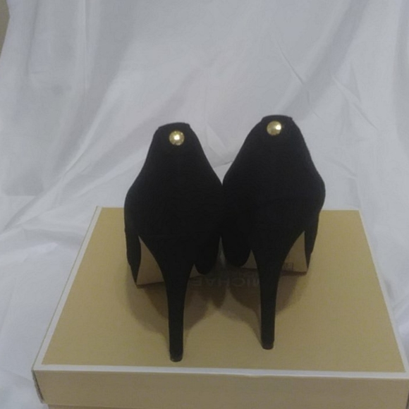 Heels - Picture 4 of 4